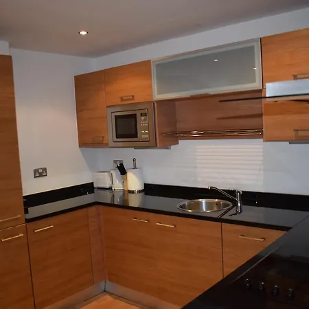 Kal Serviced * Leeds (West Yorkshire)